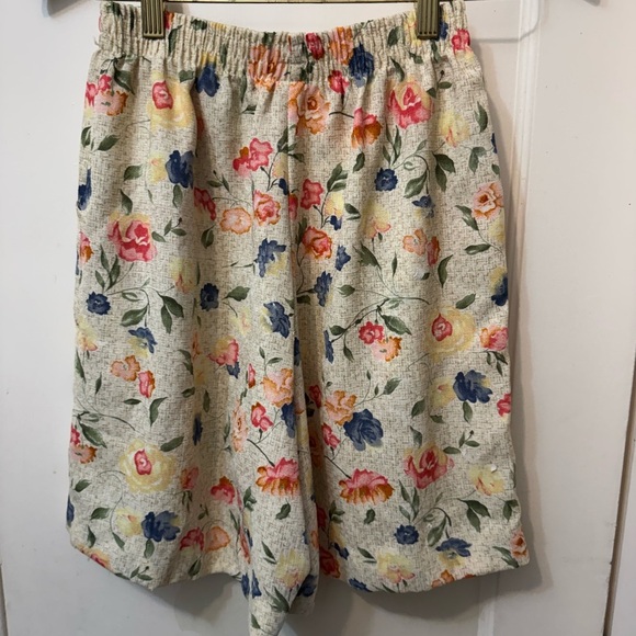 Marisa Canvas Floral High Waist Women's Shorts - Picture 6 of 6